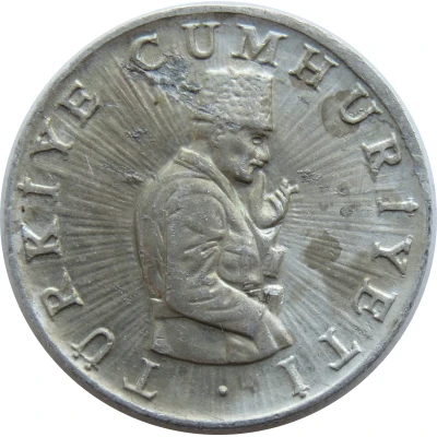 10 Lira crescent to left front