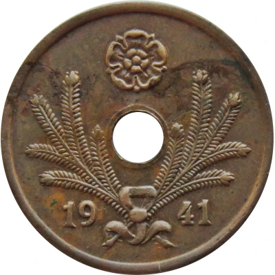 10 Pennia with center hole front