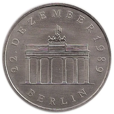 20 Mark Brandenburg Gate back