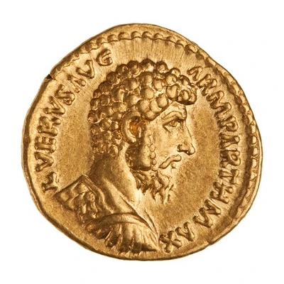 Aureus - Lucius Verus TR P VII IMP IIII COS III; Victory front