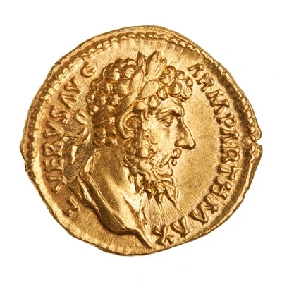 Aureus - Lucius Verus TR P VIII IMP V COS III; Victory front