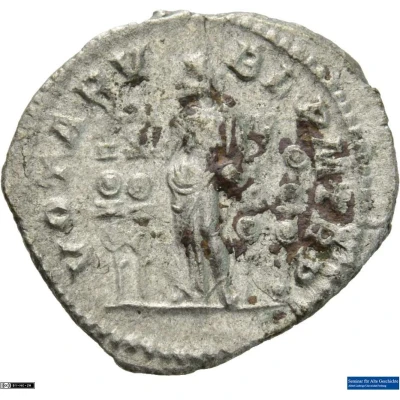 Denarius - Macrinus VOTA PVBL P M TR P; Fides back