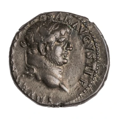 Denarius - Titus PACI AVGVSTAE; Victory front